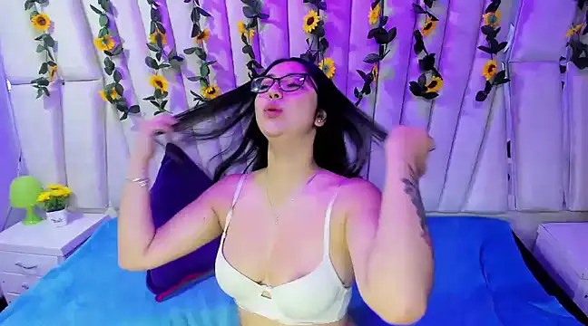 Snapshot of Lucy_Anall_ chatting on January 15, 12:09 am Lucy Anall online show from January 15, 12:09 am