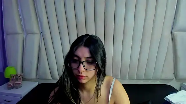 Lucy Anall  online show from March 3, 11:34 pm