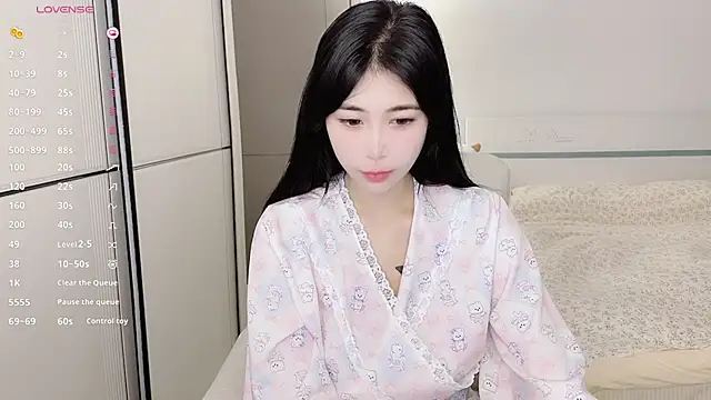 Snapshot of White-Star chatting on March 17, 12:04 pm White-Star online show from March 17, 12:04 pm