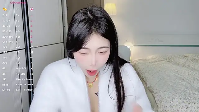 Snapshot of White-Star chatting on January 18, 7:37 pm White-Star online show from January 18, 7:37 pm