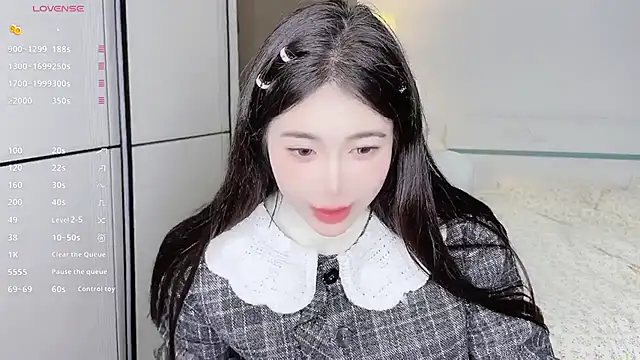 Snapshot of White-Star chatting on February 1, 6:51 pm White-Star online show from February 1, 6:51 pm