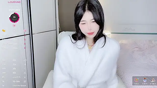 Snapshot of White-Star chatting on February 4, 11:16 pm White-Star online show from February 4, 11:16 pm