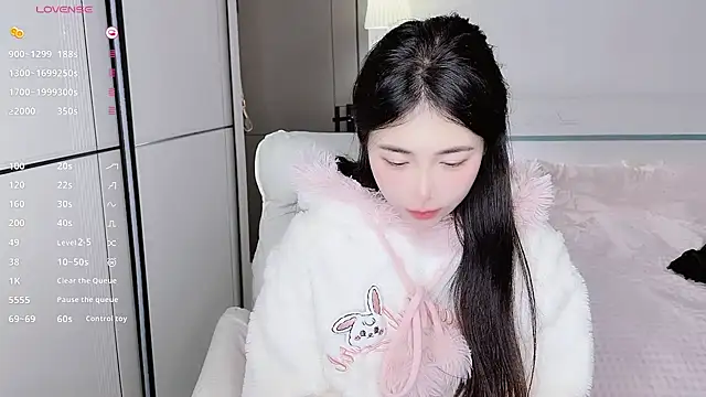 Snapshot of White-Star chatting on February 13, 11:47 pm White-Star online show from February 13, 11:47 pm