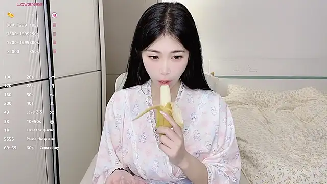 Snapshot of White-Star chatting on March 11, 9:56 am White-Star online show from March 11, 9:56 am