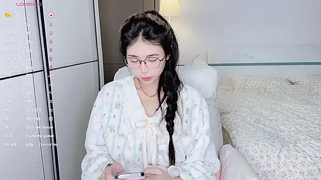 Snapshot of White-Star chatting on January 19, 6:10 pm White-Star online show from January 19, 6:10 pm