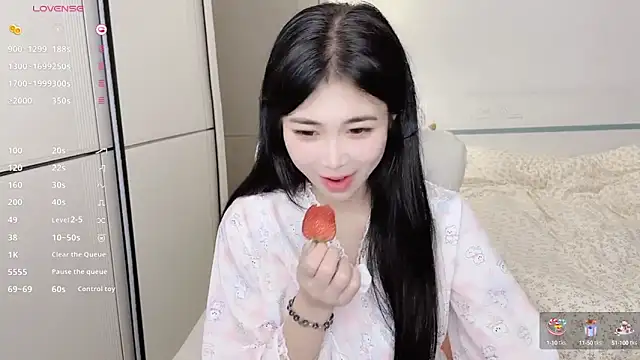 Snapshot of White-Star chatting on March 11, 1:01 pm White-Star online show from March 11, 1:01 pm