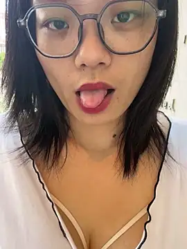 Snapshot of Bella0815 chatting on September 9, 8:02 am Bella0815 online show from September 9, 8:02 am