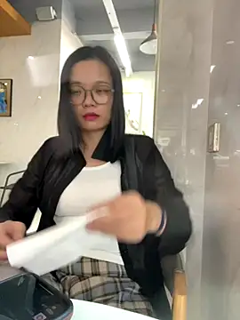 Snapshot of Bella0815 chatting on November 17, 6:50 am Bella0815 online show from November 17, 6:50 am