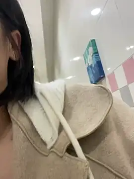 Snapshot of Bella0815 chatting on February 17, 11:02 am Bella0815 online show from February 17, 11:02 am