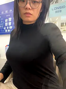 Snapshot of Bella0815 chatting on November 14, 8:07 am Bella0815 online show from November 14, 8:07 am