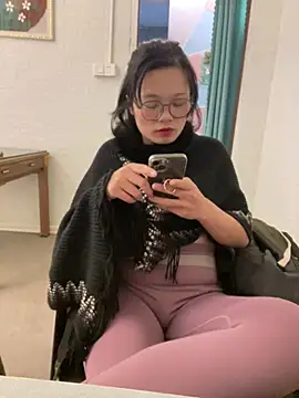 Snapshot of Bella0815 chatting on February 10, 8:53 am Bella0815 online show from February 10, 8:53 am