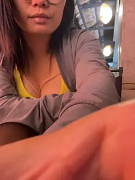 Snapshot of Bella0815 chatting on November 3, 6:51 am Bella0815 online show from November 3, 6:51 am