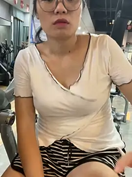 Snapshot of Bella0815 chatting on October 7, 9:21 am Bella0815 online show from October 7, 9:21 am