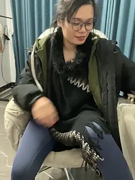 Snapshot of Bella0815 chatting on February 9, 10:09 am Bella0815 online show from February 9, 10:09 am