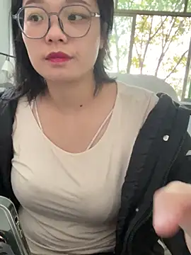 Snapshot of Bella0815 chatting on December 29, 6:14 am Bella0815 online show from December 29, 6:14 am