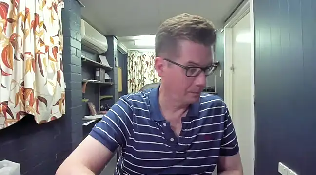 tilobinder online show from December 25, 4:00 pm