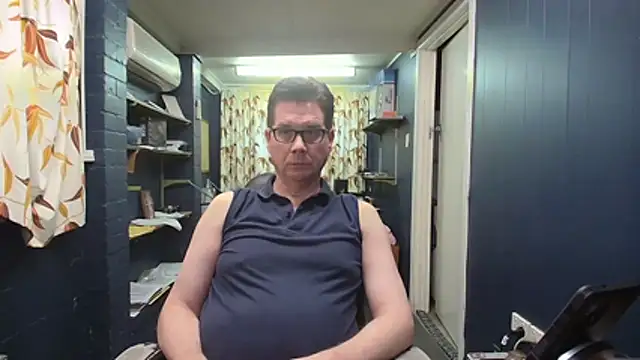 tilobinder online show from October 25, 1:45 pm