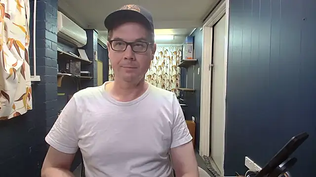 tilobinder online show from January 19, 4:00 pm