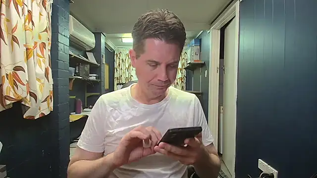 tilobinder online show from December 14, 12:00 pm