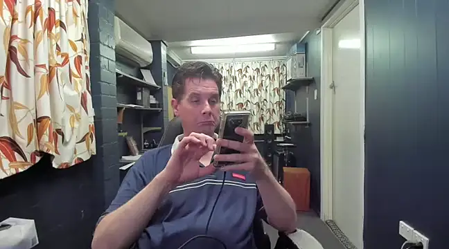 tilobinder online show from December 4, 5:05 pm