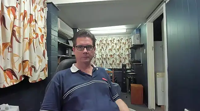 tilobinder online show from December 3, 12:13 pm