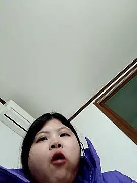 hello098712 online show from December 3, 9:31 am