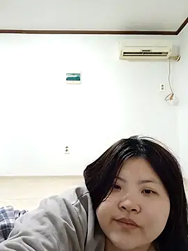 Snapshot of hello098712 chatting on March 18, 8:17 am hello098712 online show from March 18, 8:17 am