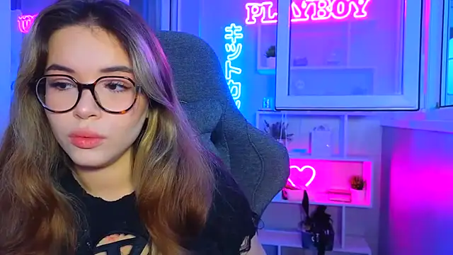 CutiePie3 online show from October 6, 3:02 pm