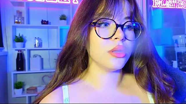 Snapshot of CutiePie3 chatting on November 18, 8:01 pm CutiePie3 online show from November 18, 8:01 pm