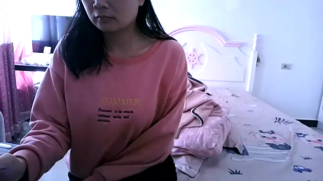 Snapshot of CN-Xiaoxi chatting on November 22, 3:27 am CN-Xiaoxi online show from November 22, 3:27 am