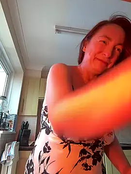 LouiseTswing online show from October 3, 11:12 am