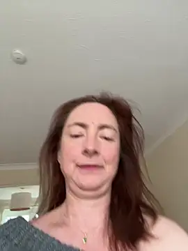 LouiseTswing online show from January 10, 12:47 pm