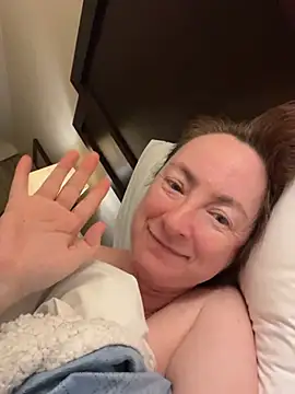 LouiseTswing online show from January 22, 7:03 am