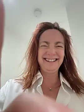 LouiseTswing online show from June 8, 2:06 pm