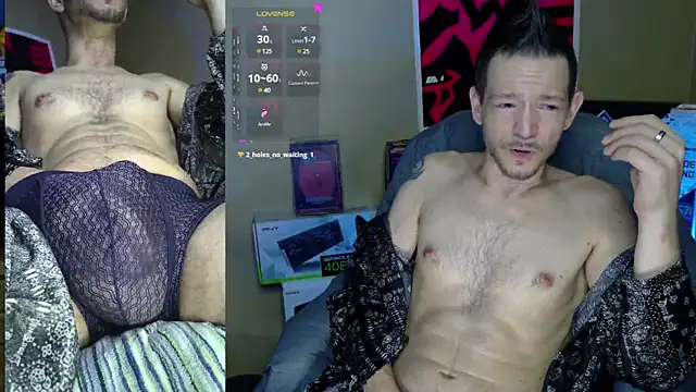 Snapshot of MasterForgedRayy chatting on January 24, 4:05 am MasterForgedRayy online show from January 24, 4:05 am