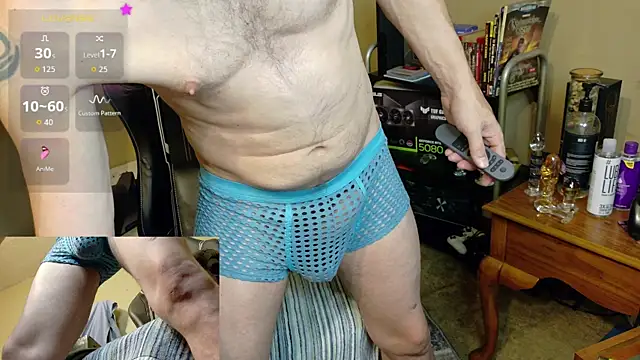 Snapshot of MasterForgedRayy chatting on February 11, 1:27 am MasterForgedRayy online show from February 11, 1:27 am