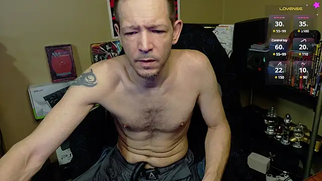 Snapshot of MasterForgedRayy chatting on February 14, 12:51 am MasterForgedRayy online show from February 14, 12:51 am