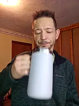 Snapshot of MasterForgedRayy chatting on February 10, 2:05 pm MasterForgedRayy online show from February 10, 2:05 pm