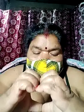 Snapshot of Hot_Falguni chatting on February 18, 1:21 am Hot Falguni online show from February 18, 1:21 am