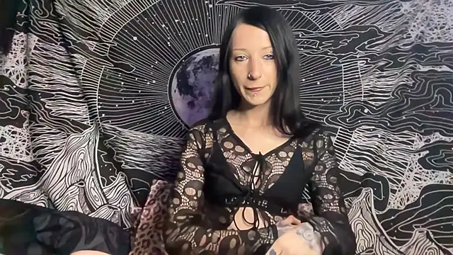 MissMidnightUK online show from November 13, 11:30 pm