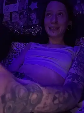 Snapshot of MissMidnightUK chatting on December 21, 11:27 pm MissMidnightUK online show from December 21, 11:27 pm