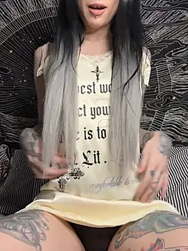 Snapshot of MissMidnightUK chatting on January 11, 10:16 pm MissMidnightUK online show from January 11, 10:16 pm