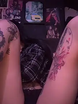 Snapshot of MissMidnightUK chatting on February 5, 1:01 am MissMidnightUK online show from February 5, 1:01 am