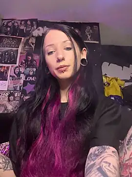 Snapshot of MissMidnightUK chatting on February 27, 12:00 am MissMidnightUK online show from February 27, 12:00 am