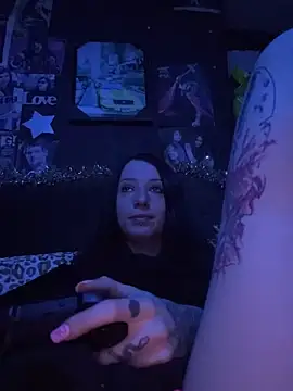 Snapshot of MissMidnightUK chatting on December 14, 12:28 am MissMidnightUK online show from December 14, 12:28 am