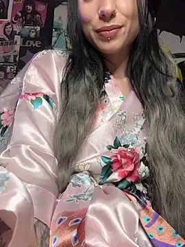 MissMidnightUK online show from March 8, 2:04 am