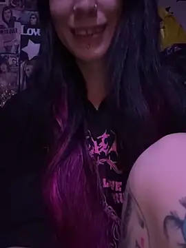 Snapshot of MissMidnightUK chatting on December 5, 6:17 pm MissMidnightUK online show from December 5, 6:17 pm