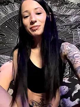 Snapshot of MissMidnightUK chatting on December 14, 10:26 pm MissMidnightUK online show from December 14, 10:26 pm