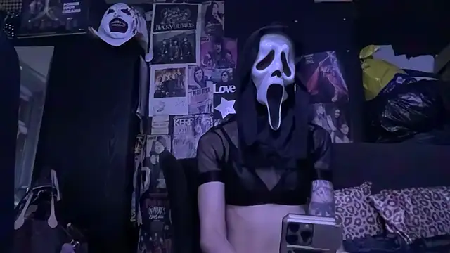 MissMidnightUK online show from October 31, 12:18 am