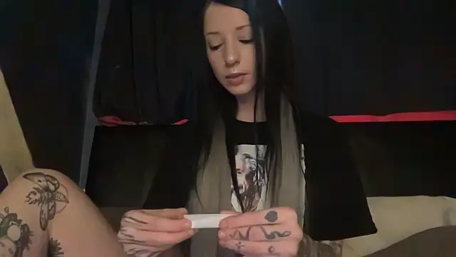 Snapshot of MissMidnightUK chatting on January 13, 4:11 pm MissMidnightUK online show from January 13, 4:11 pm